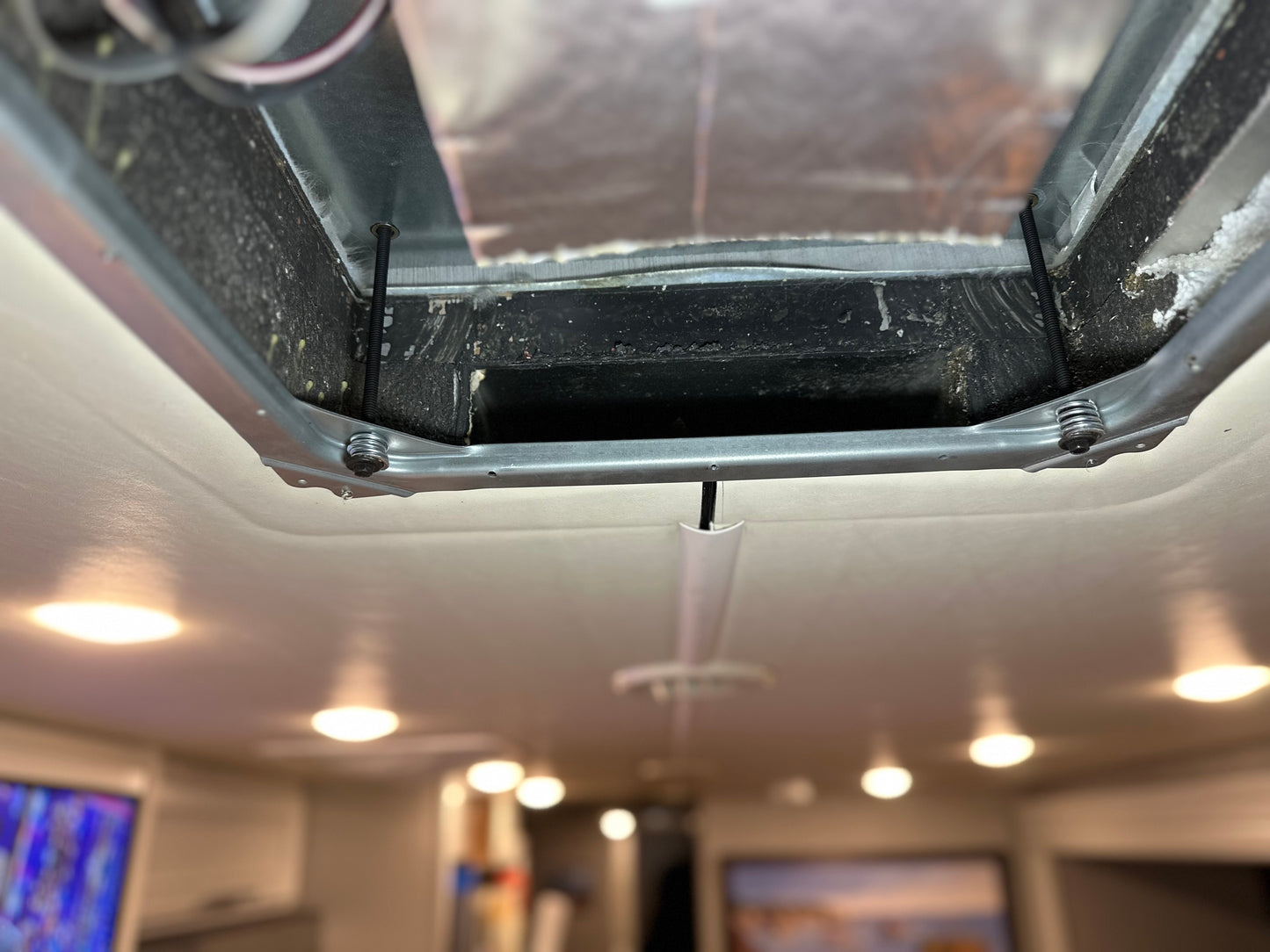Single Center Line Ducted Coleman Mach 3, 10, 15 & Q - KoolRV Solutions, Inc